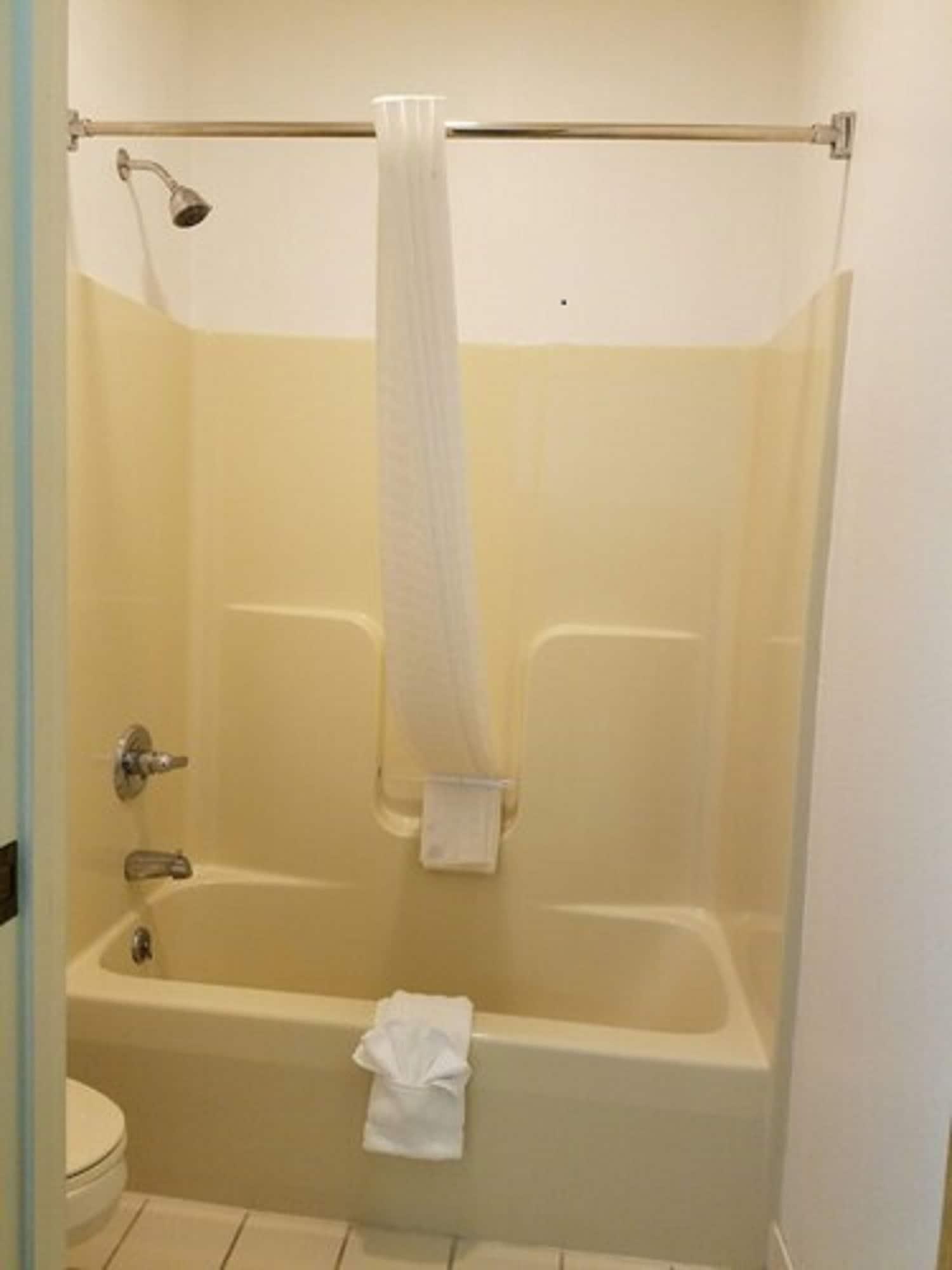 Super 8 By Wyndham Huntington Hotel Ngoại thất bức ảnh