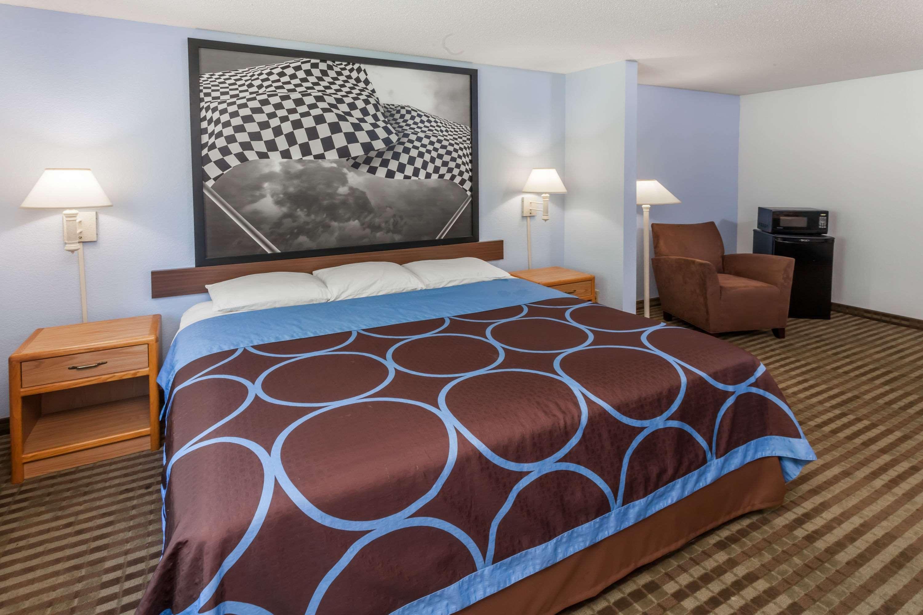 Super 8 By Wyndham Huntington Hotel Ngoại thất bức ảnh