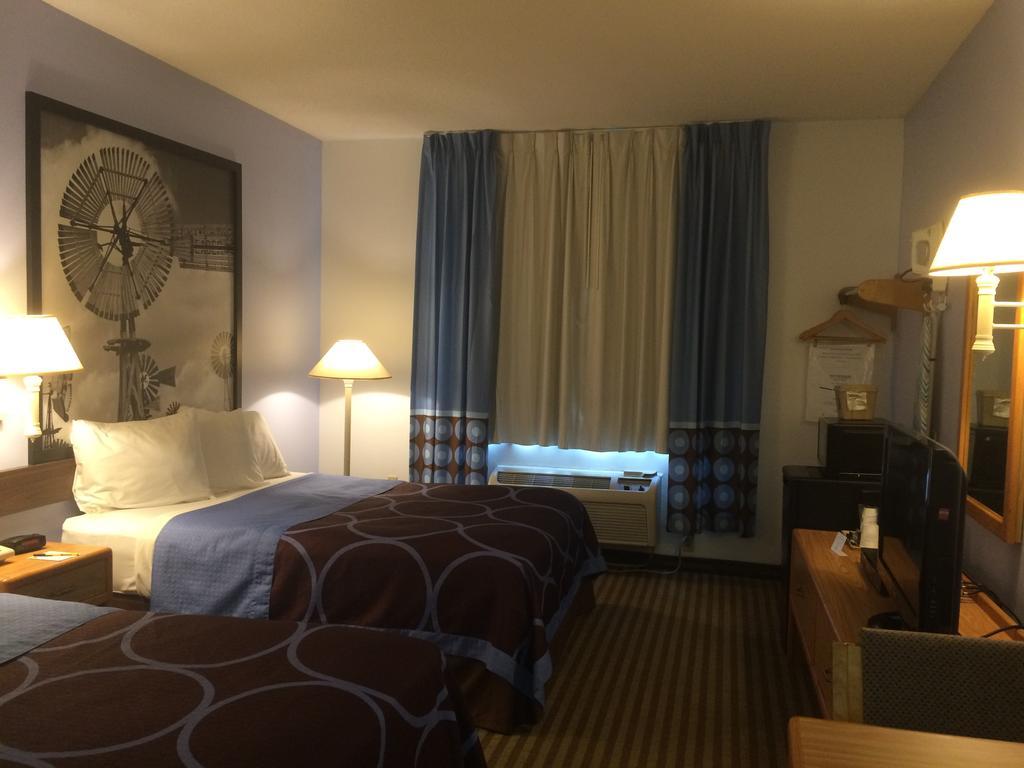 Super 8 By Wyndham Huntington Hotel Ngoại thất bức ảnh