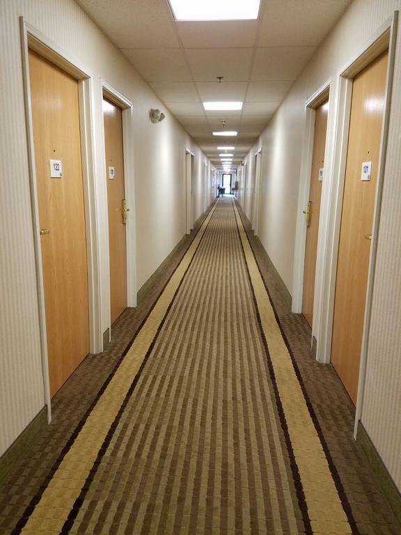 Super 8 By Wyndham Huntington Hotel Ngoại thất bức ảnh